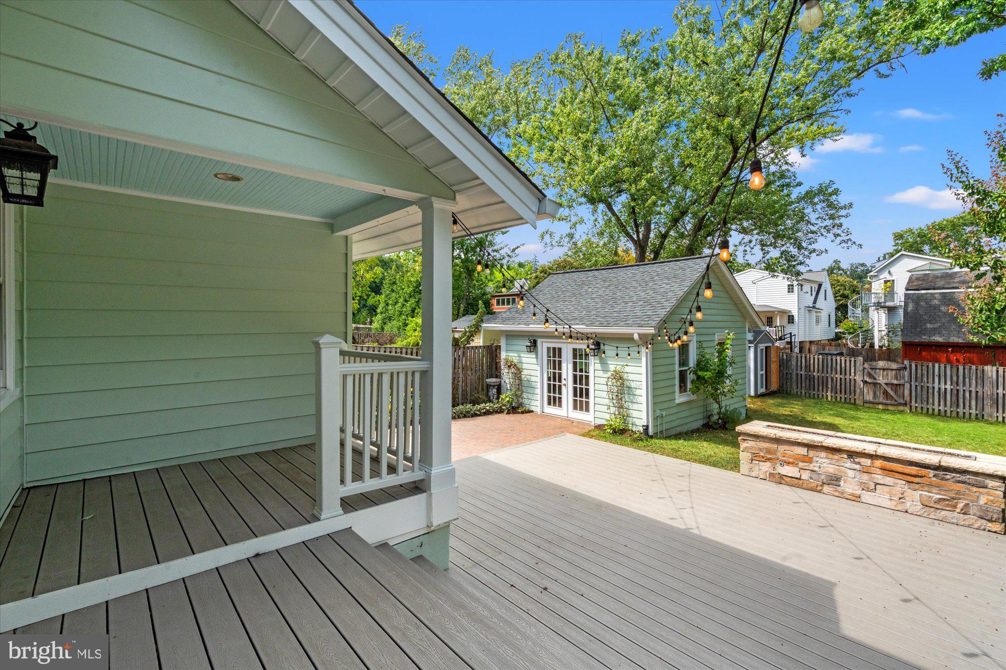107 W LURAY AVENUE