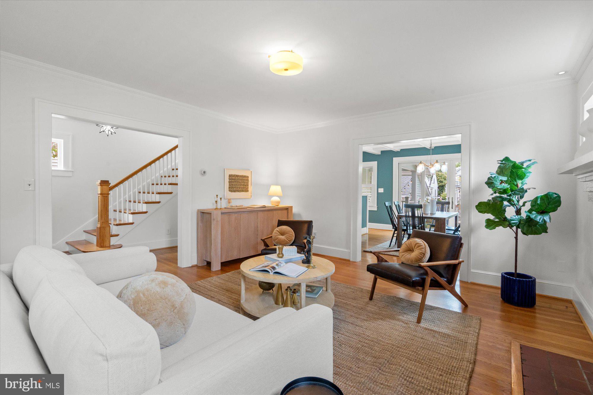107 W LURAY AVENUE