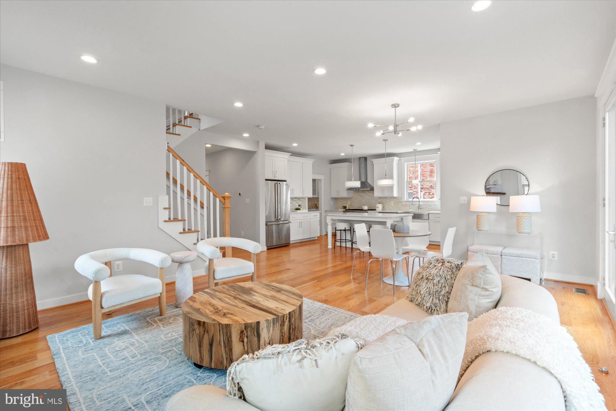 508 E CUSTIS AVENUE
