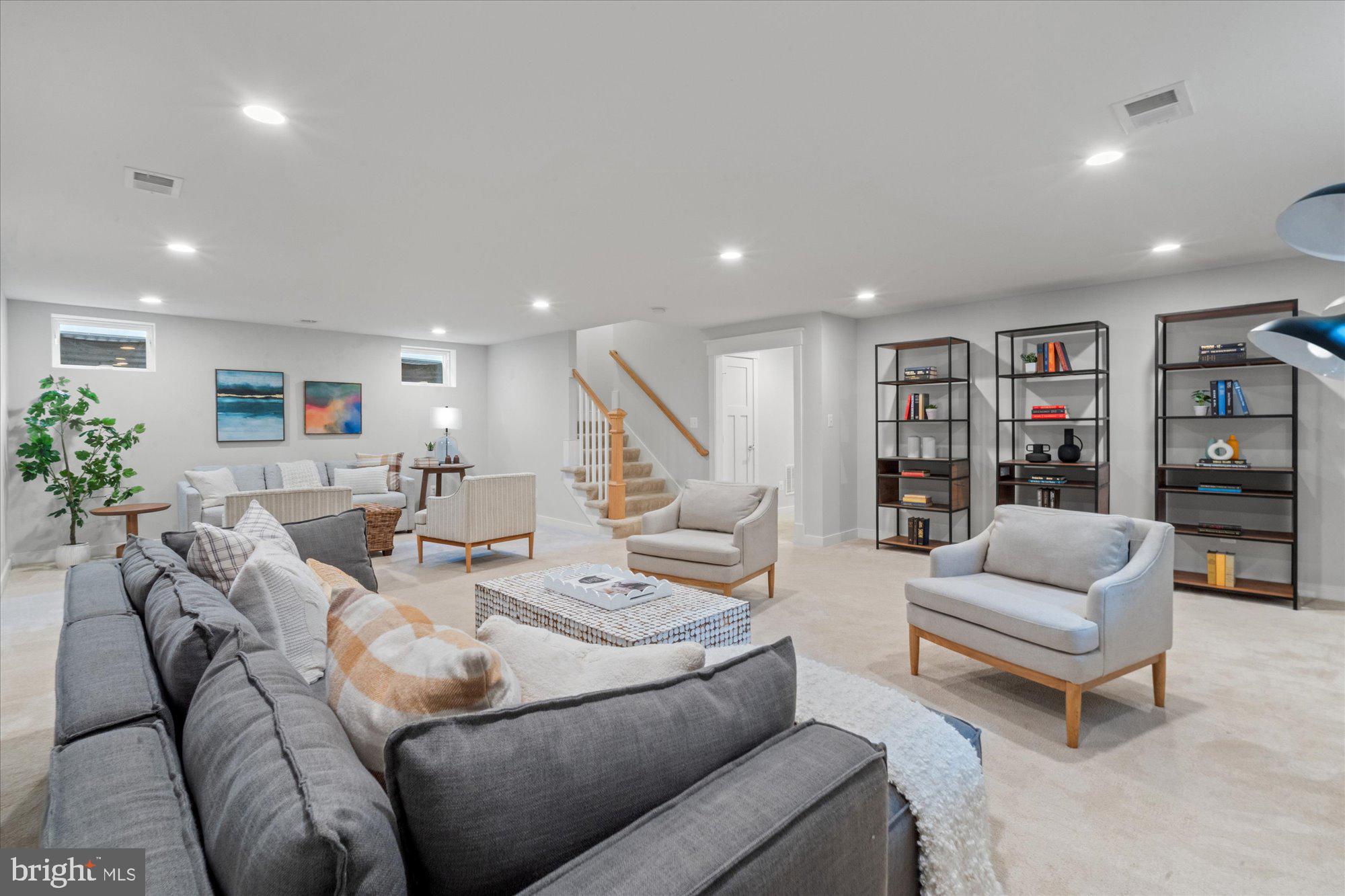 508 E CUSTIS AVENUE