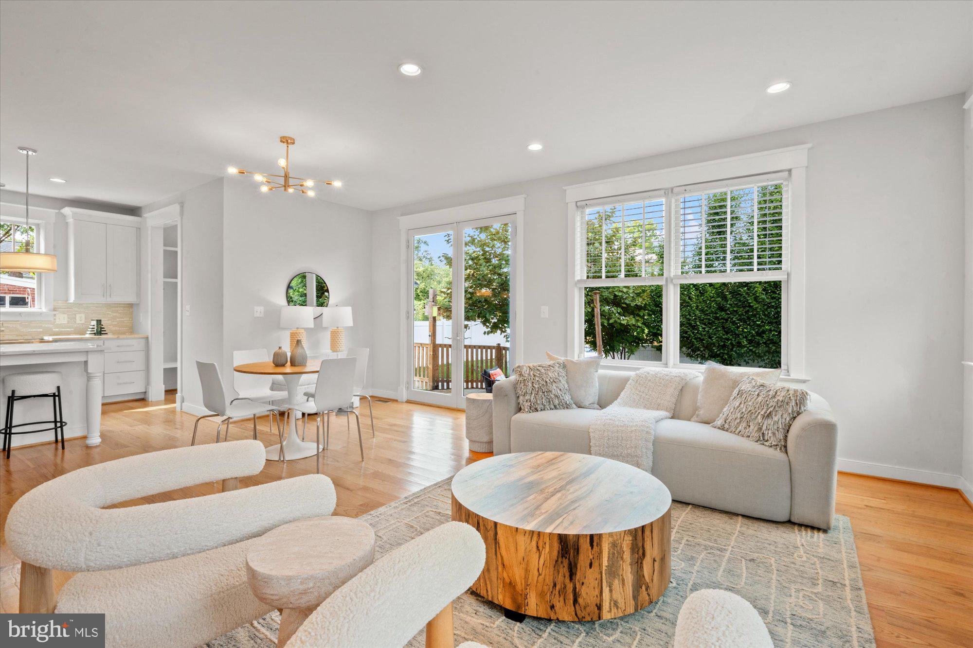 508 E CUSTIS AVENUE