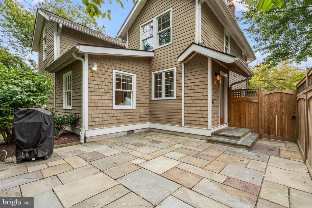 24 E BELLEFONTE AVENUE