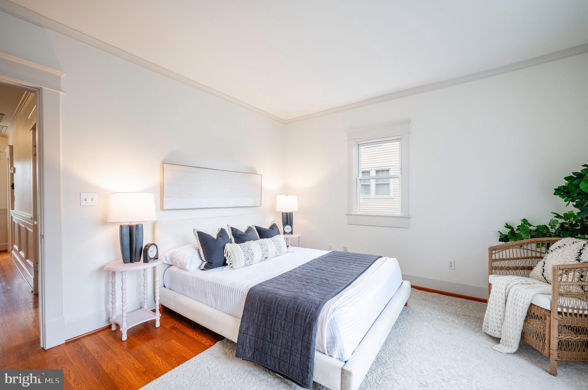 104 W MYRTLE STREET