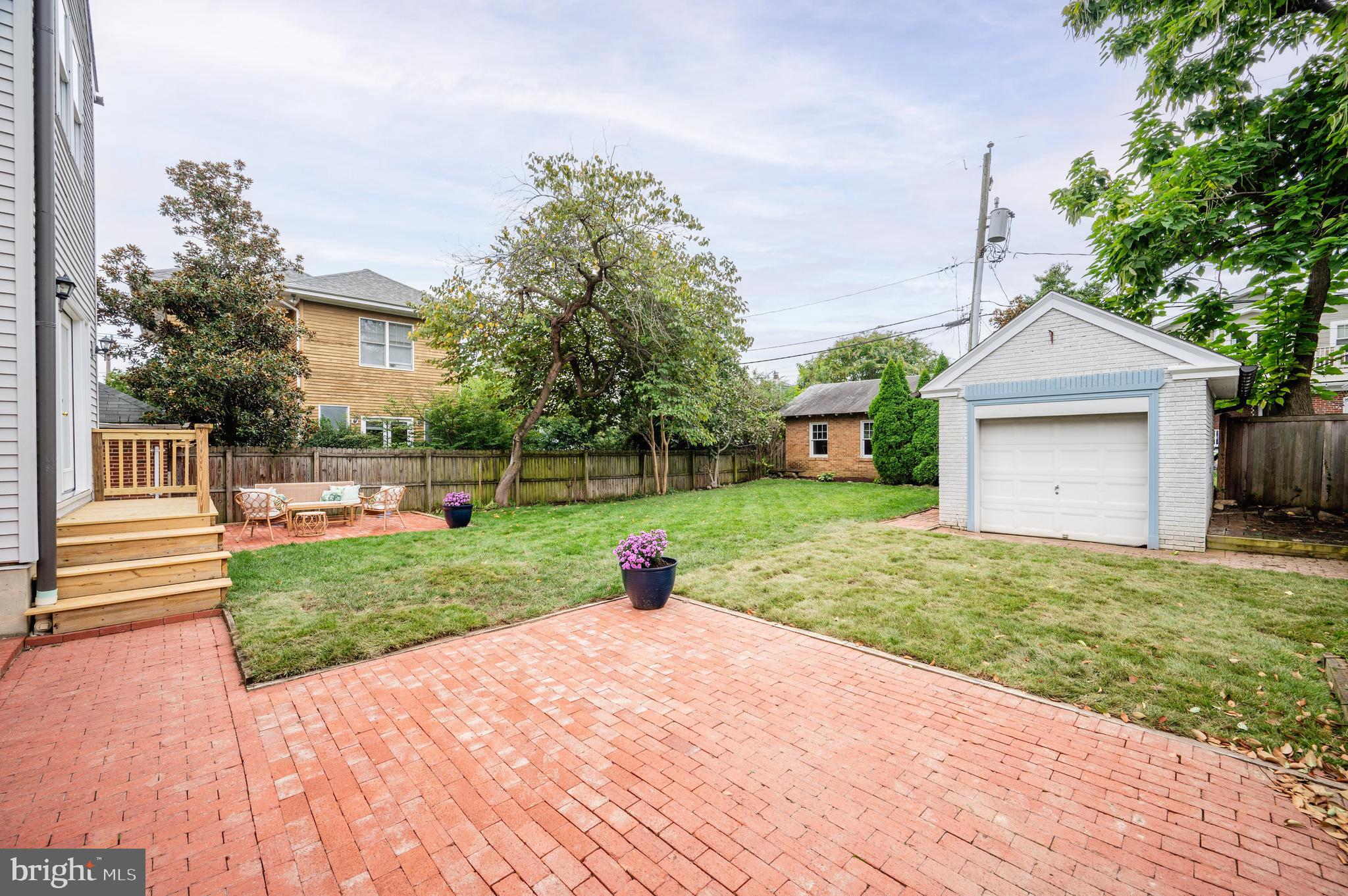104 W MYRTLE STREET