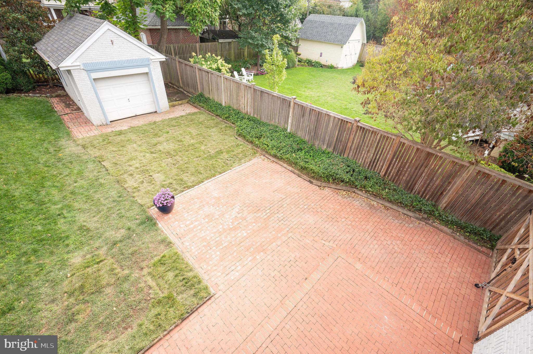 104 W MYRTLE STREET