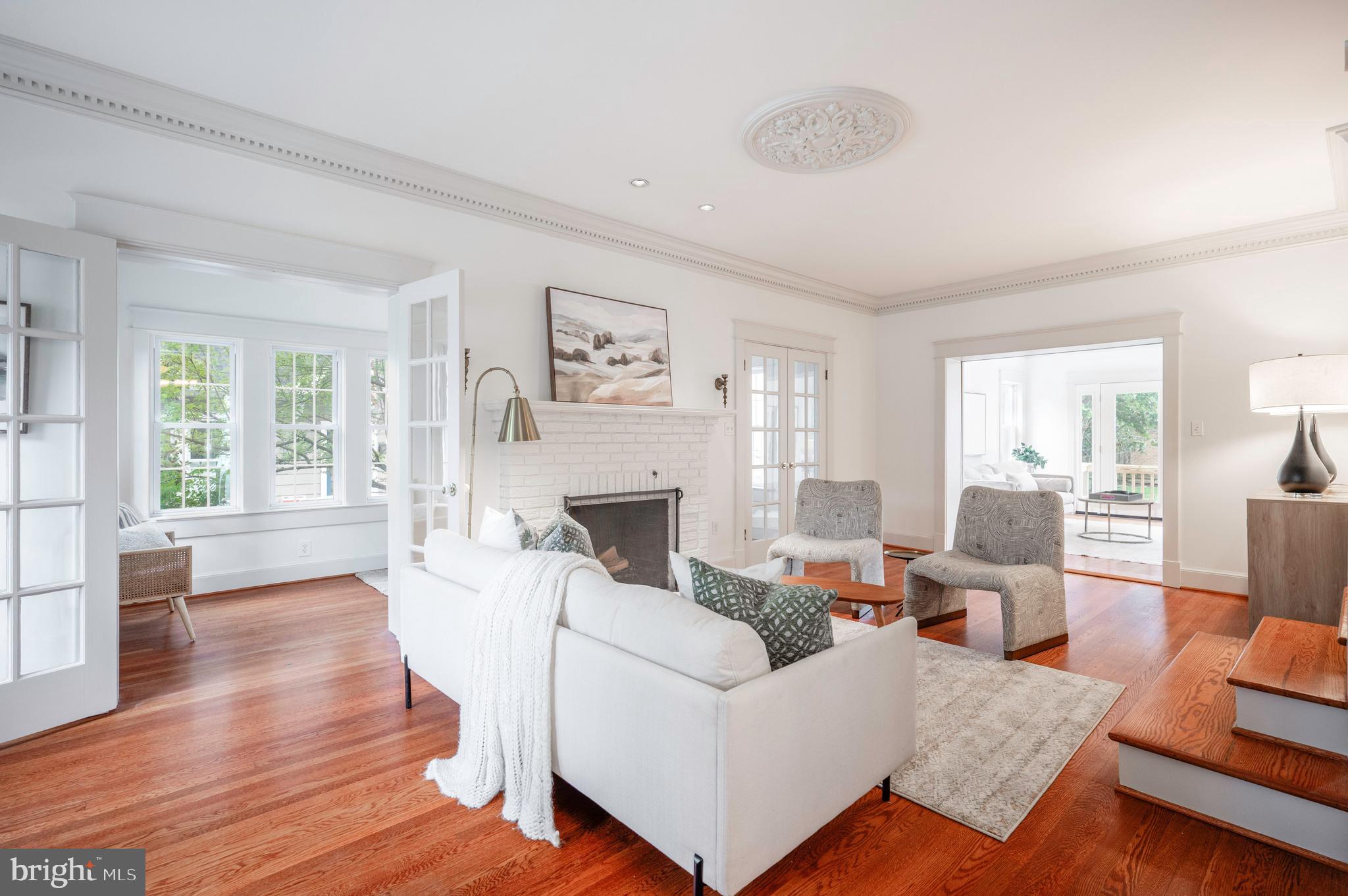 104 W MYRTLE STREET