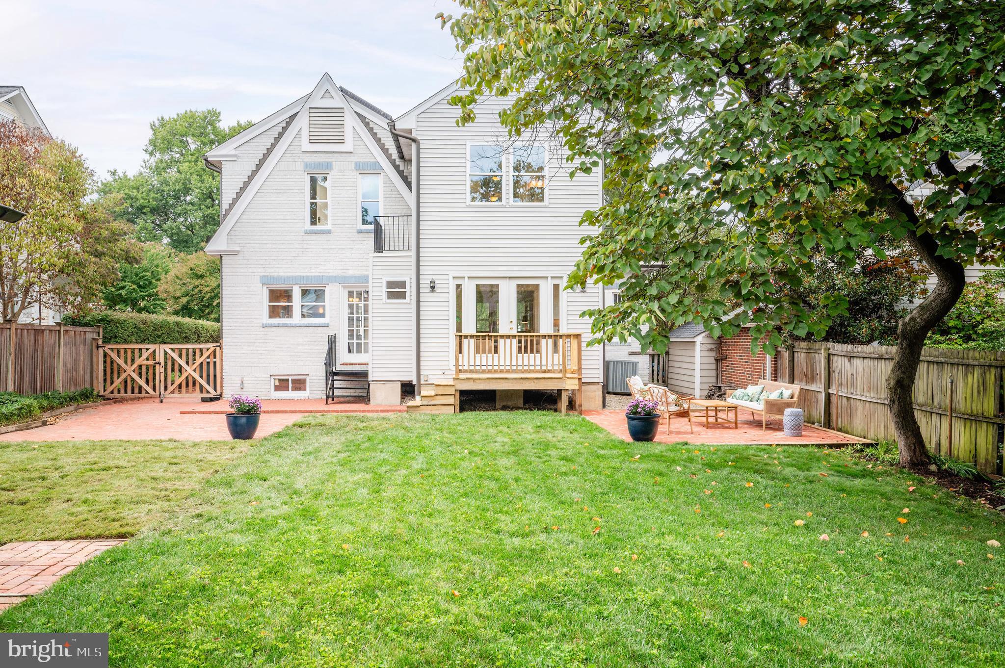 104 W MYRTLE STREET