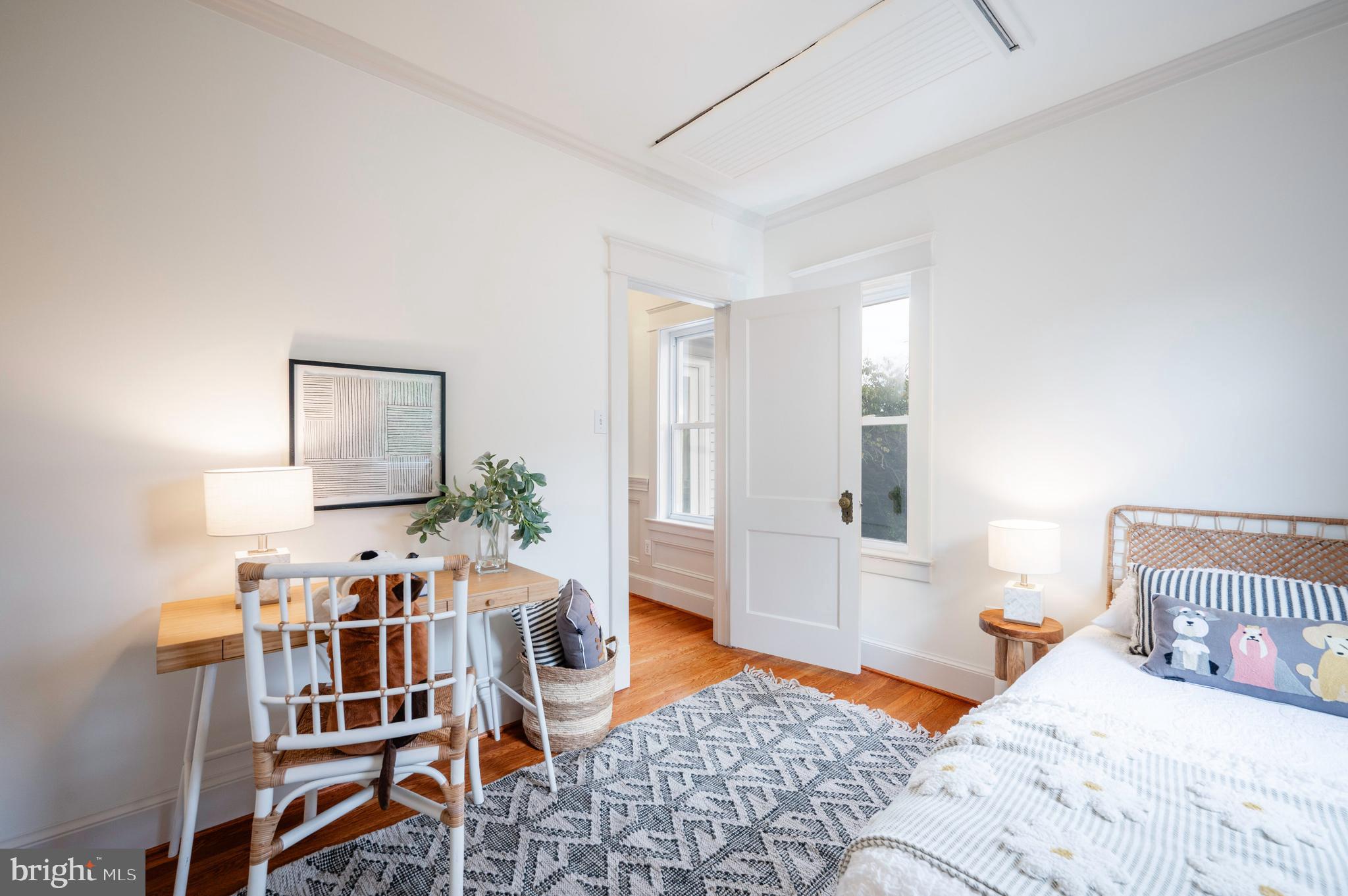 104 W MYRTLE STREET