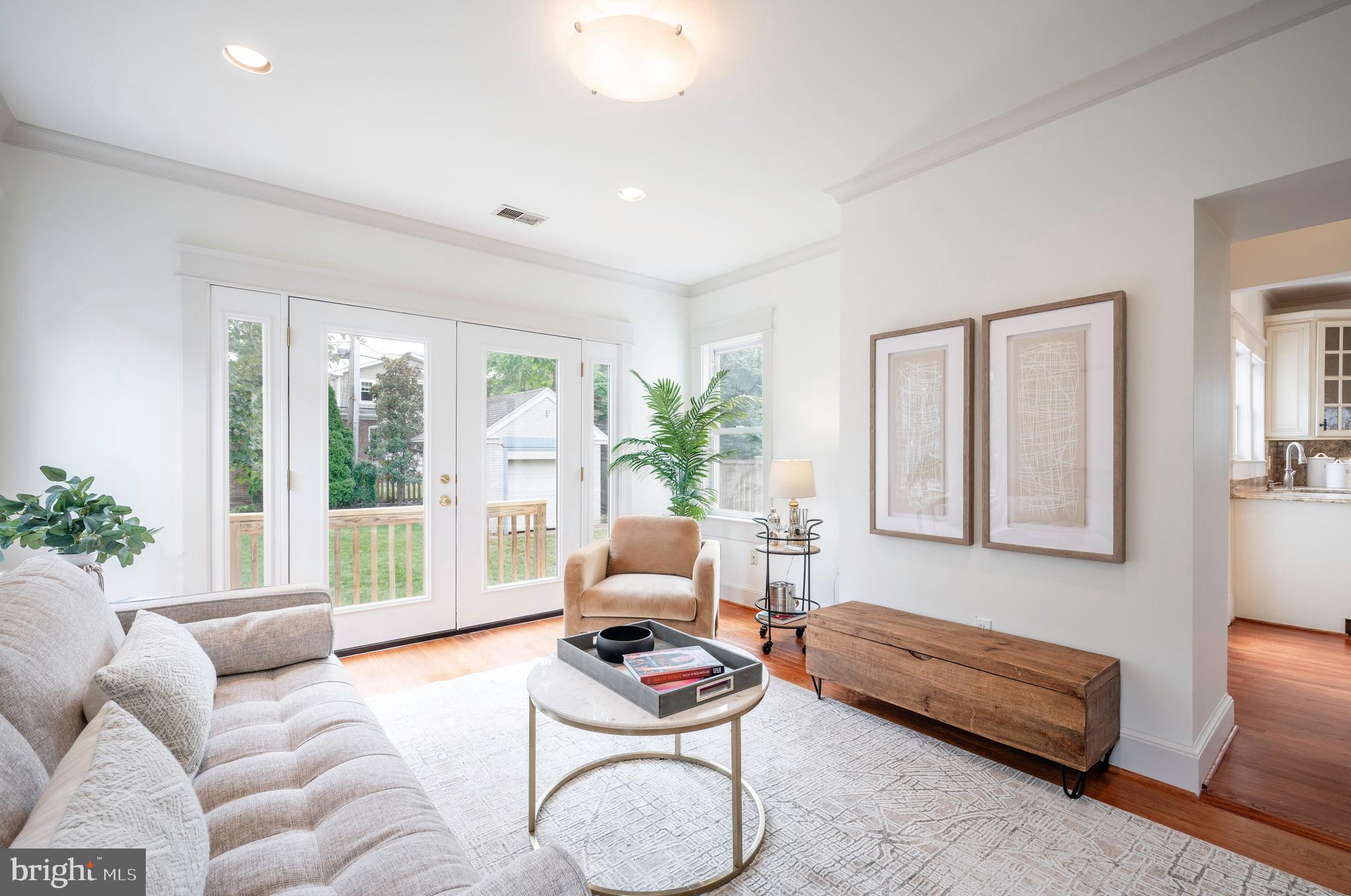 104 W MYRTLE STREET