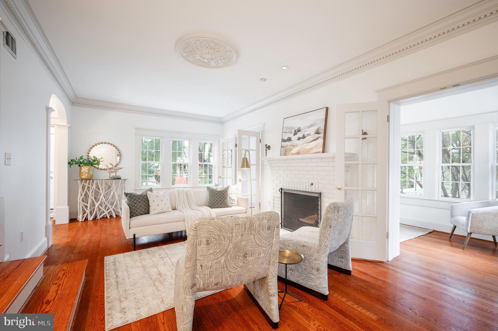 104 W MYRTLE STREET