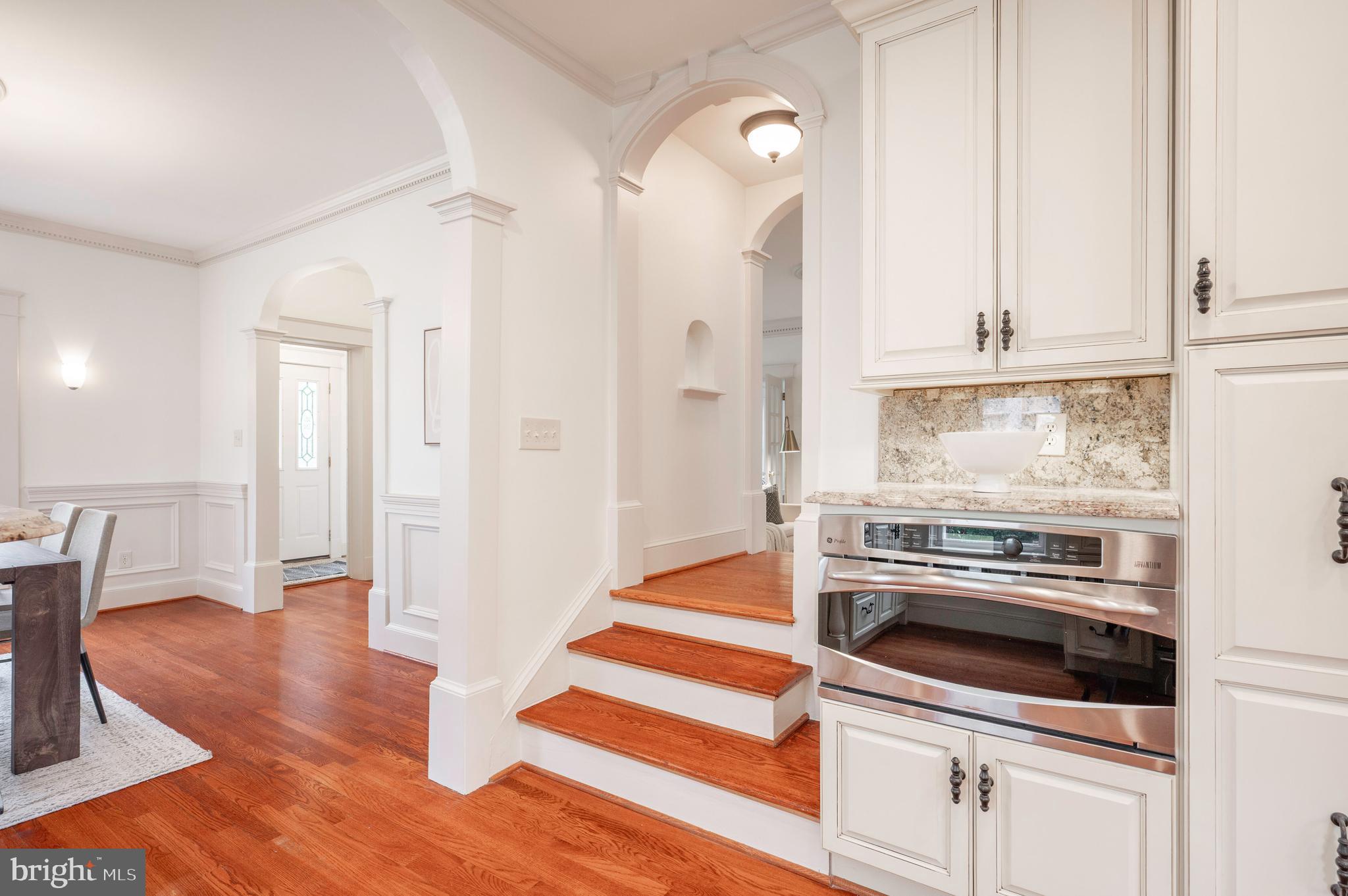 104 W MYRTLE STREET