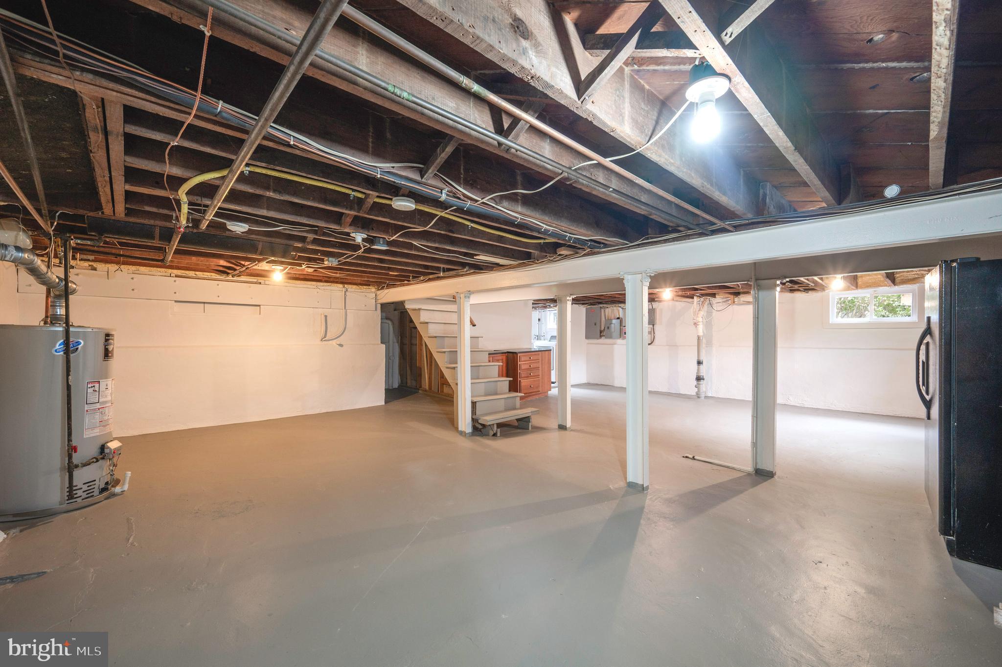 104 W MYRTLE STREET