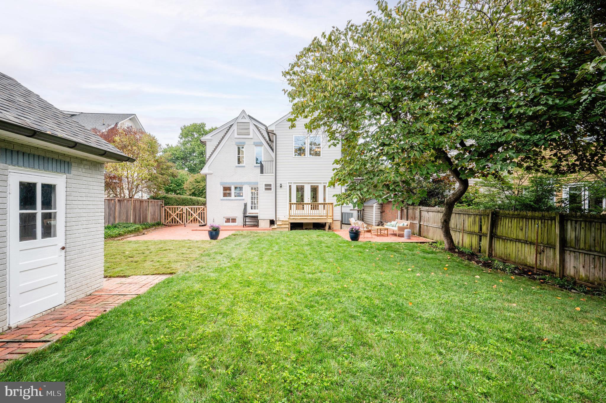104 W MYRTLE STREET