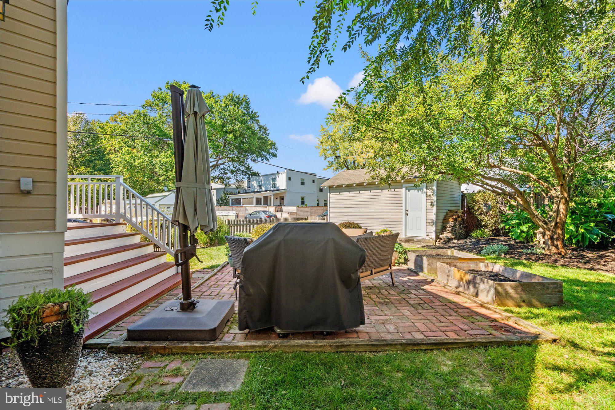 100 E CUSTIS AVENUE