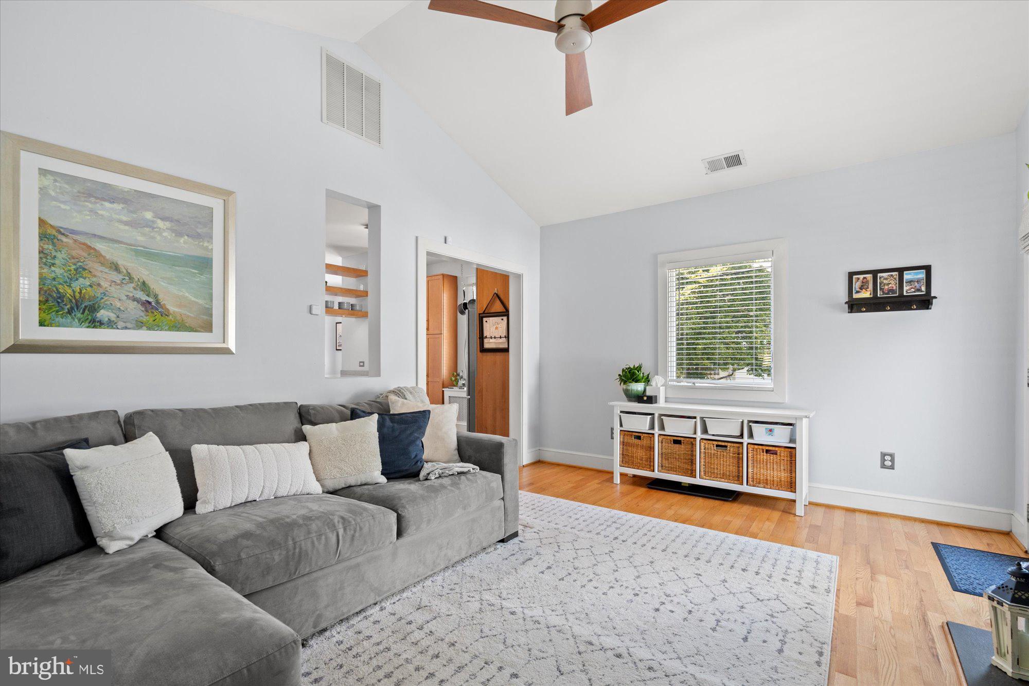 100 E CUSTIS AVENUE