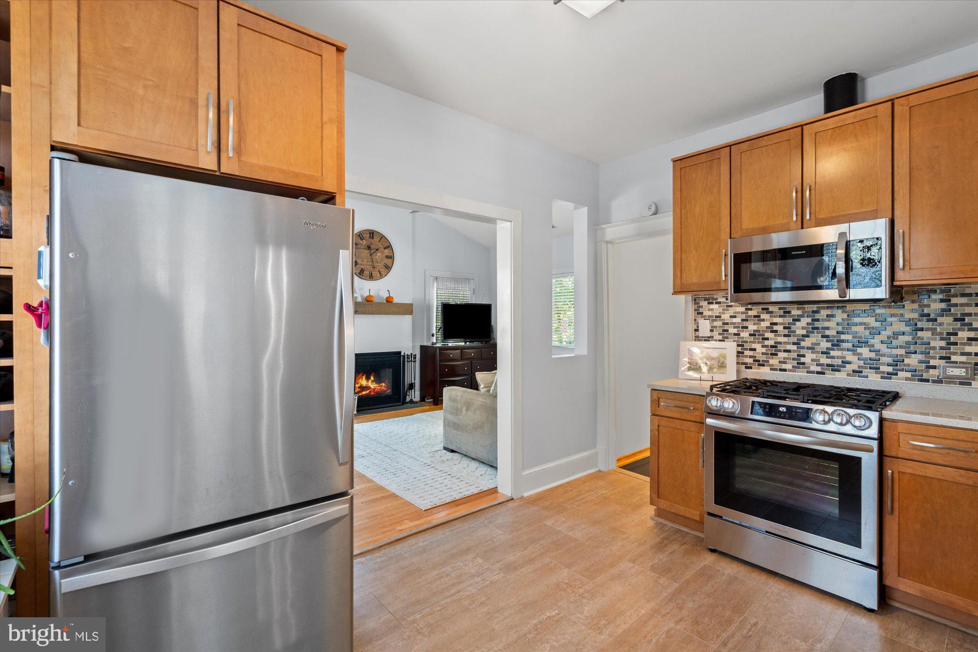 100 E CUSTIS AVENUE