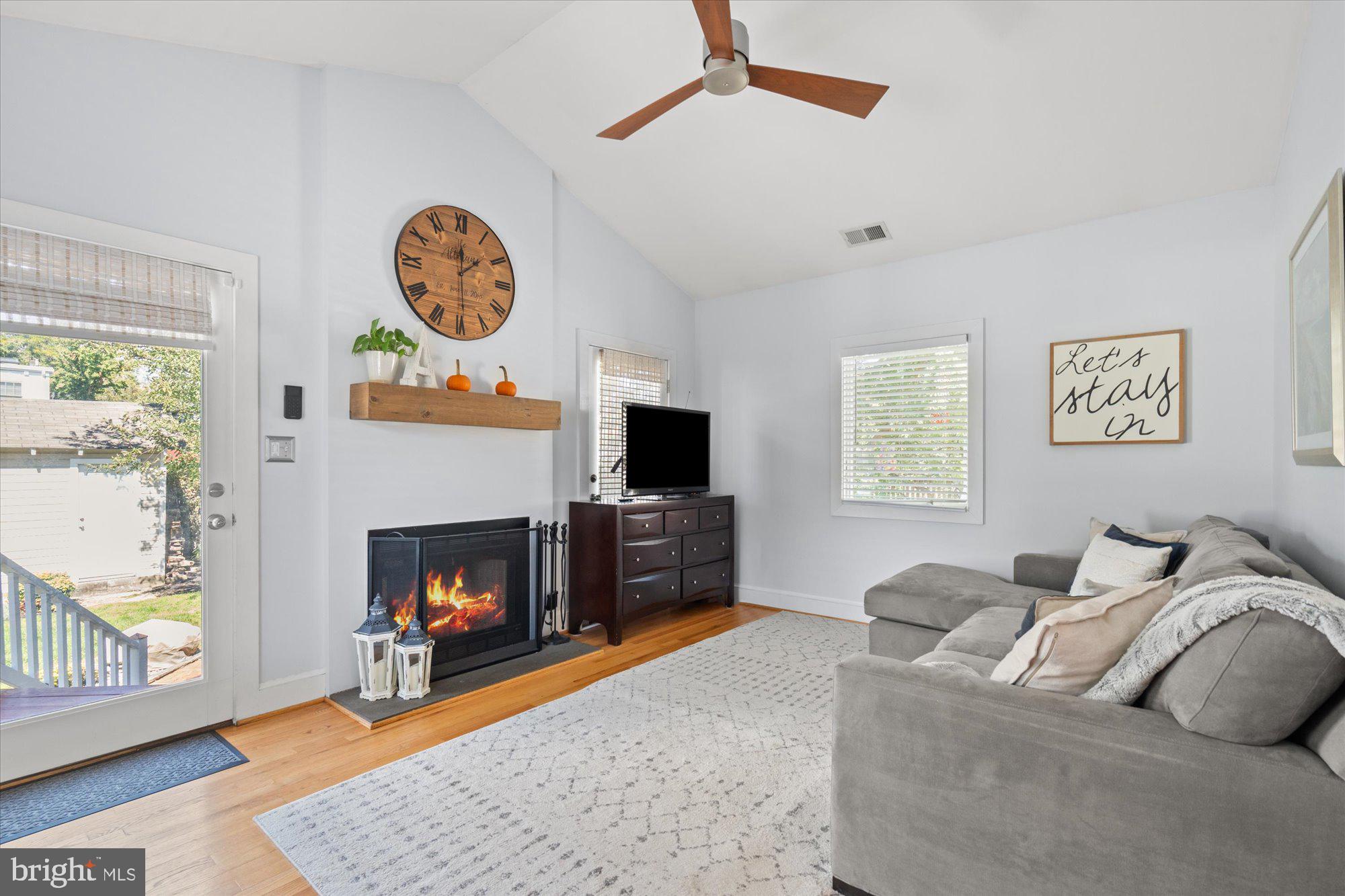 100 E CUSTIS AVENUE