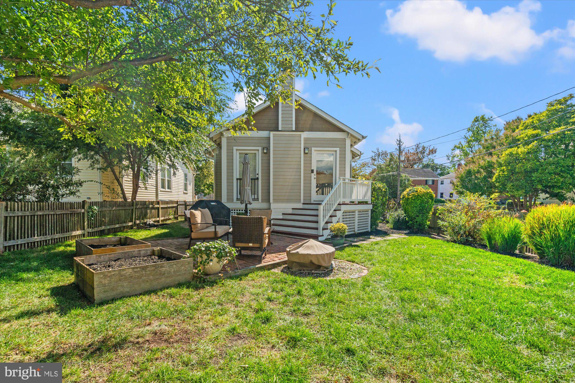 100 E CUSTIS AVENUE