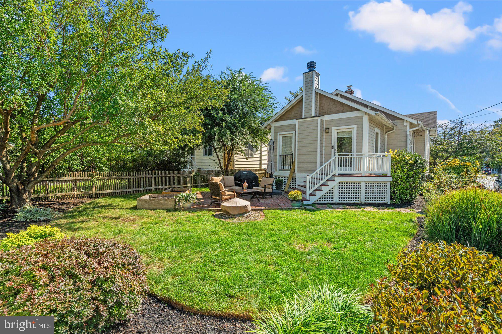 100 E CUSTIS AVENUE