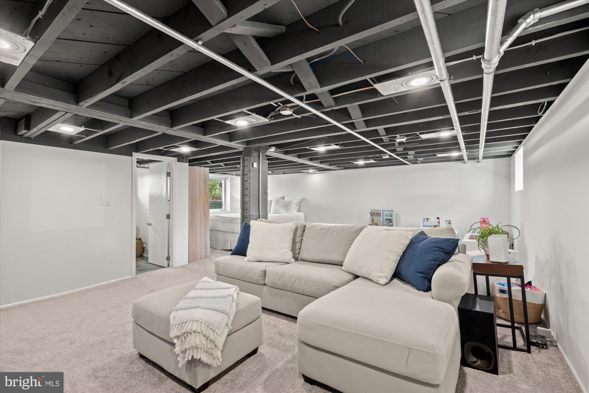 100 E CUSTIS AVENUE