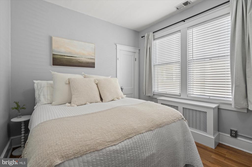 100 E CUSTIS AVENUE