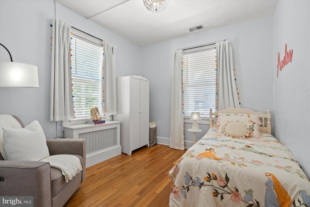 100 E CUSTIS AVENUE