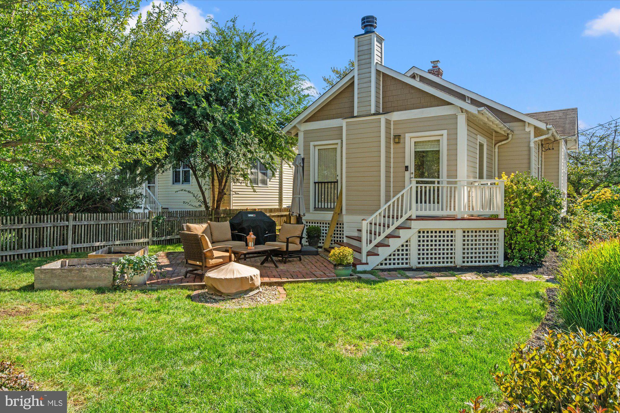 100 E CUSTIS AVENUE