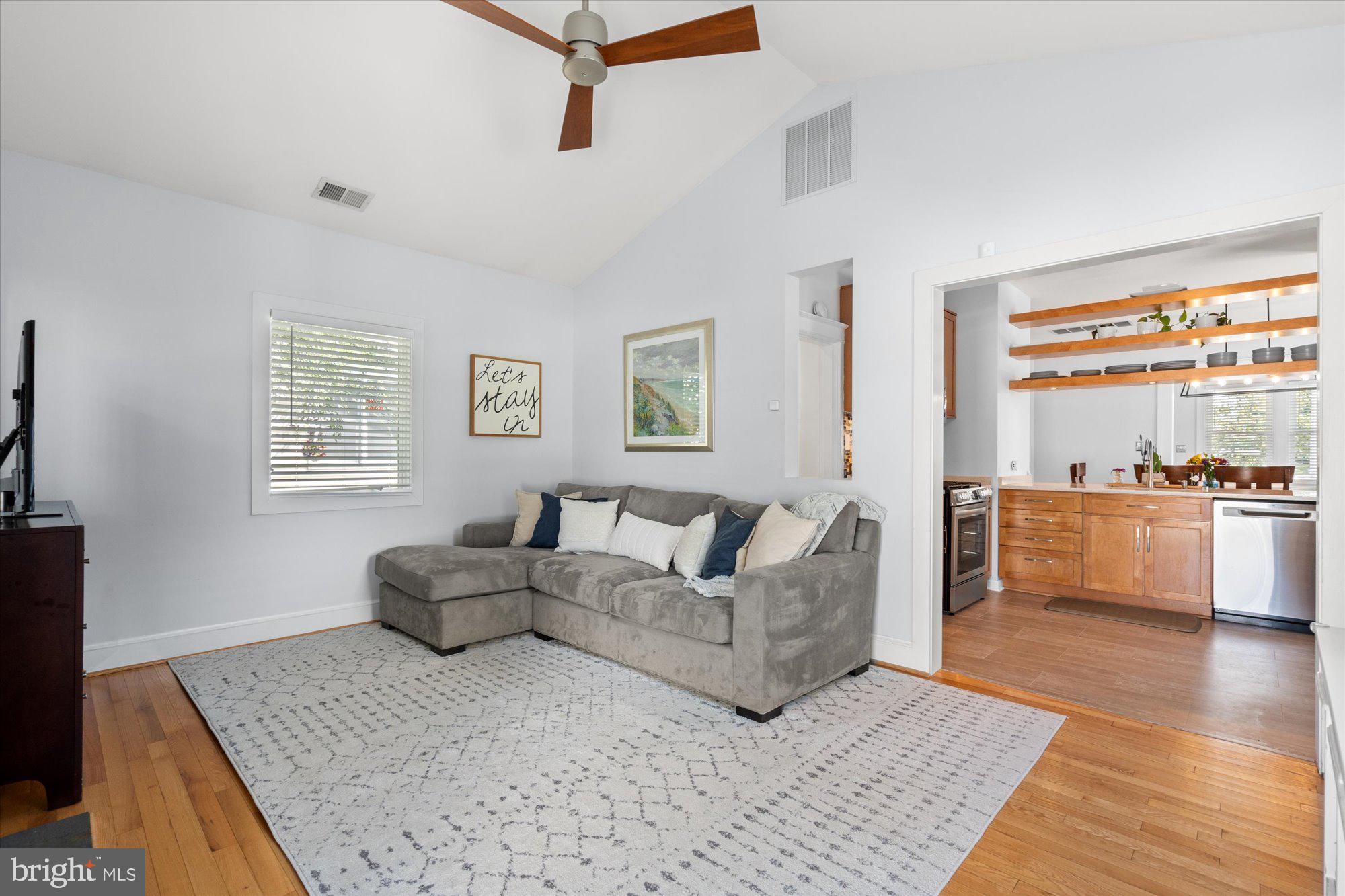 100 E CUSTIS AVENUE