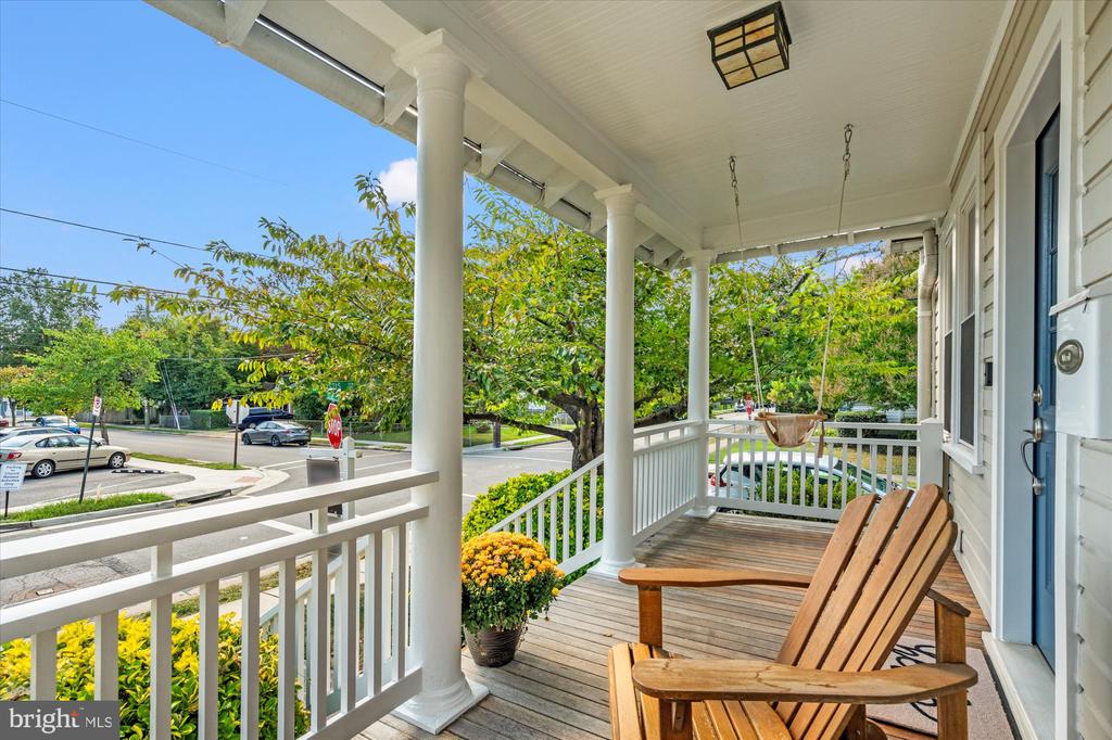 100 E CUSTIS AVENUE