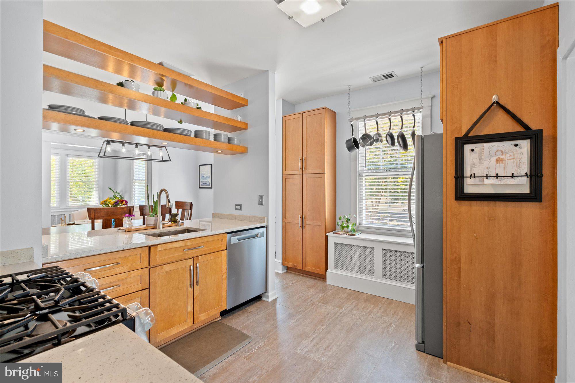 100 E CUSTIS AVENUE
