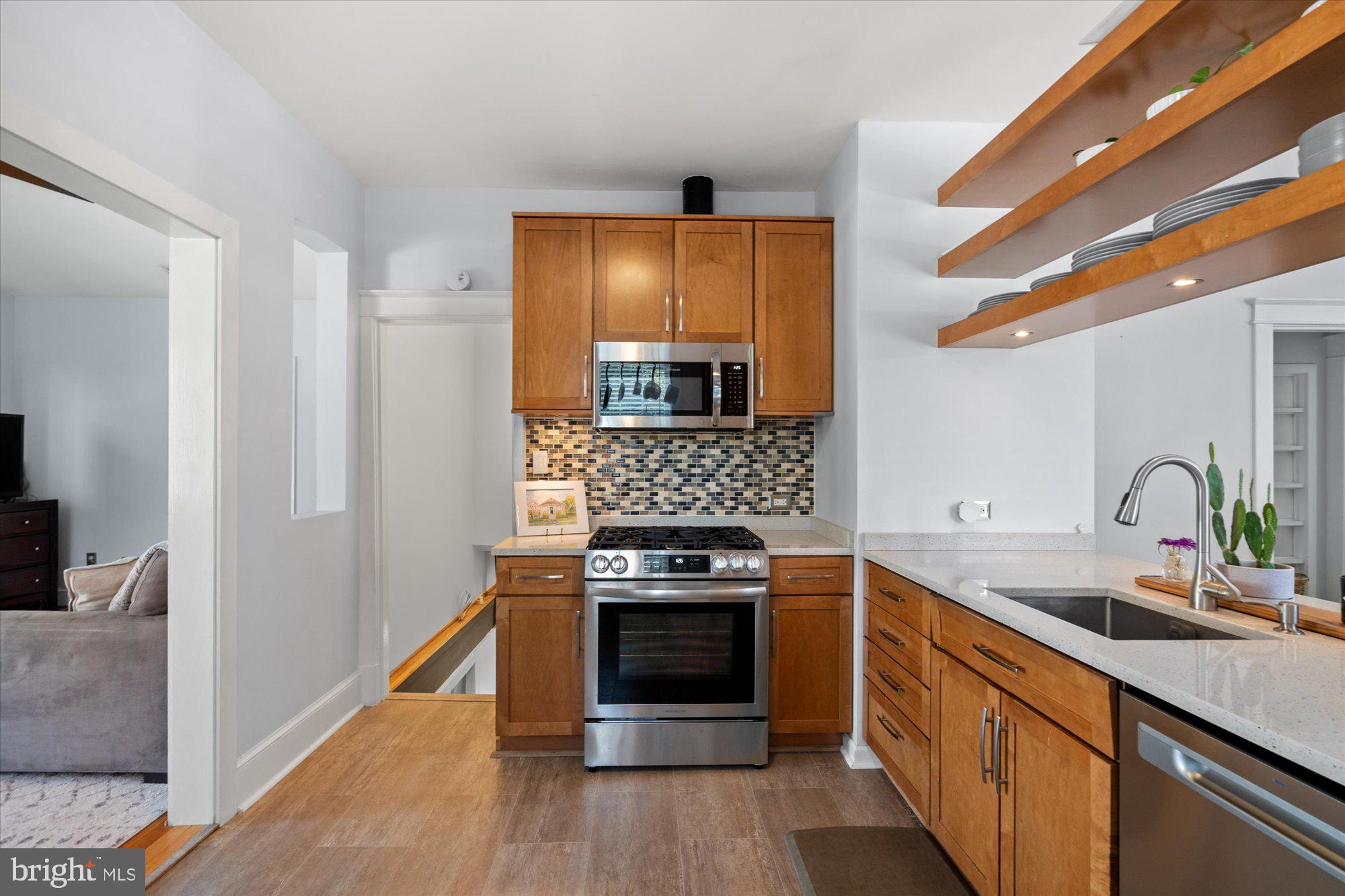 100 E CUSTIS AVENUE