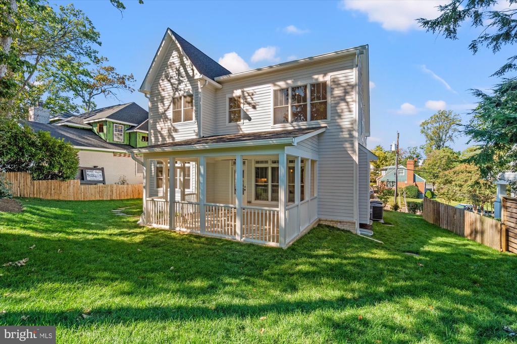 604 CRESTWOOD DRIVE