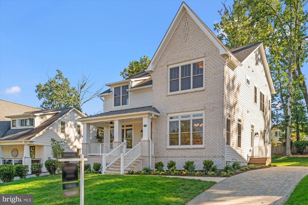 604 CRESTWOOD DRIVE