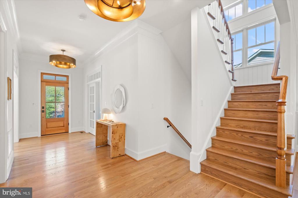 604 CRESTWOOD DRIVE