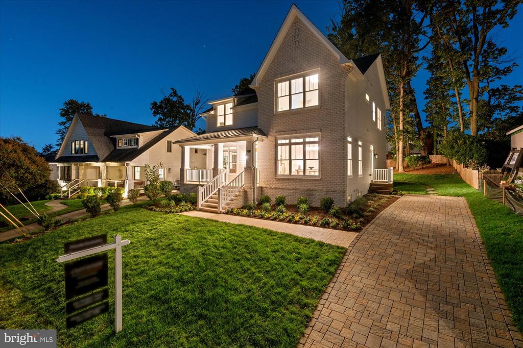 604 CRESTWOOD DRIVE