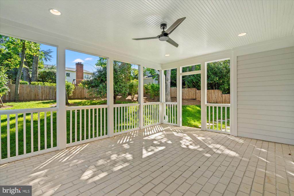 604 CRESTWOOD DRIVE