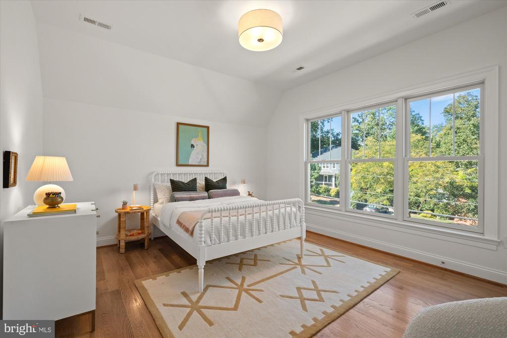 604 CRESTWOOD DRIVE