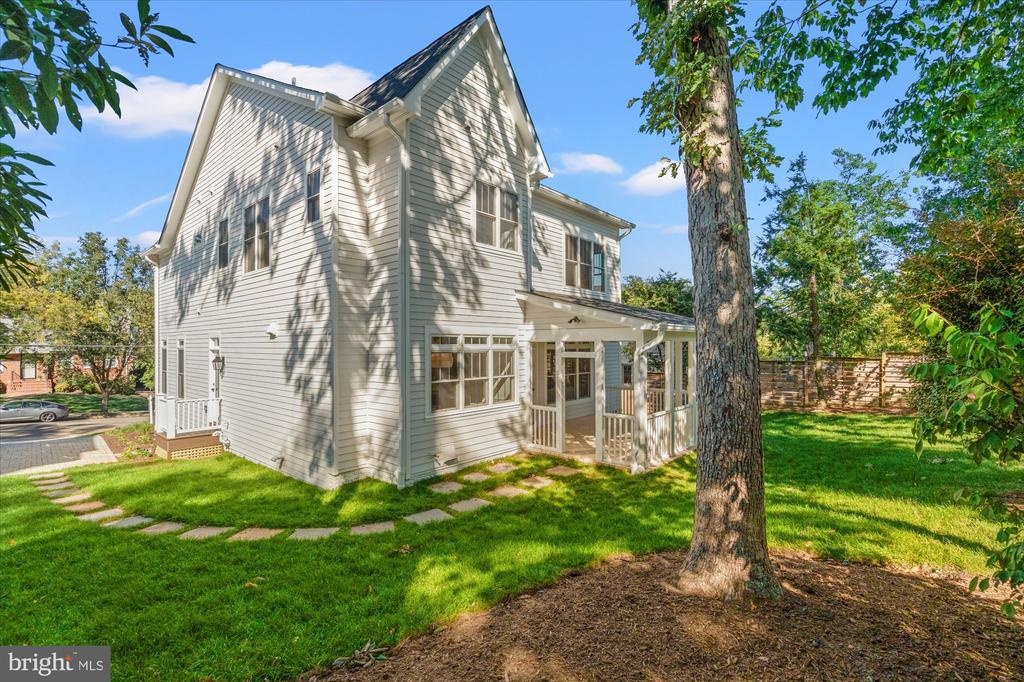 604 CRESTWOOD DRIVE