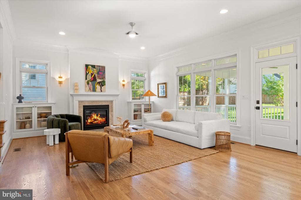 604 CRESTWOOD DRIVE