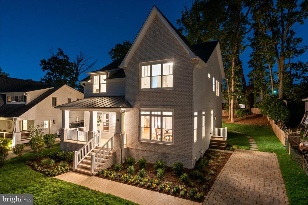 604 CRESTWOOD DRIVE