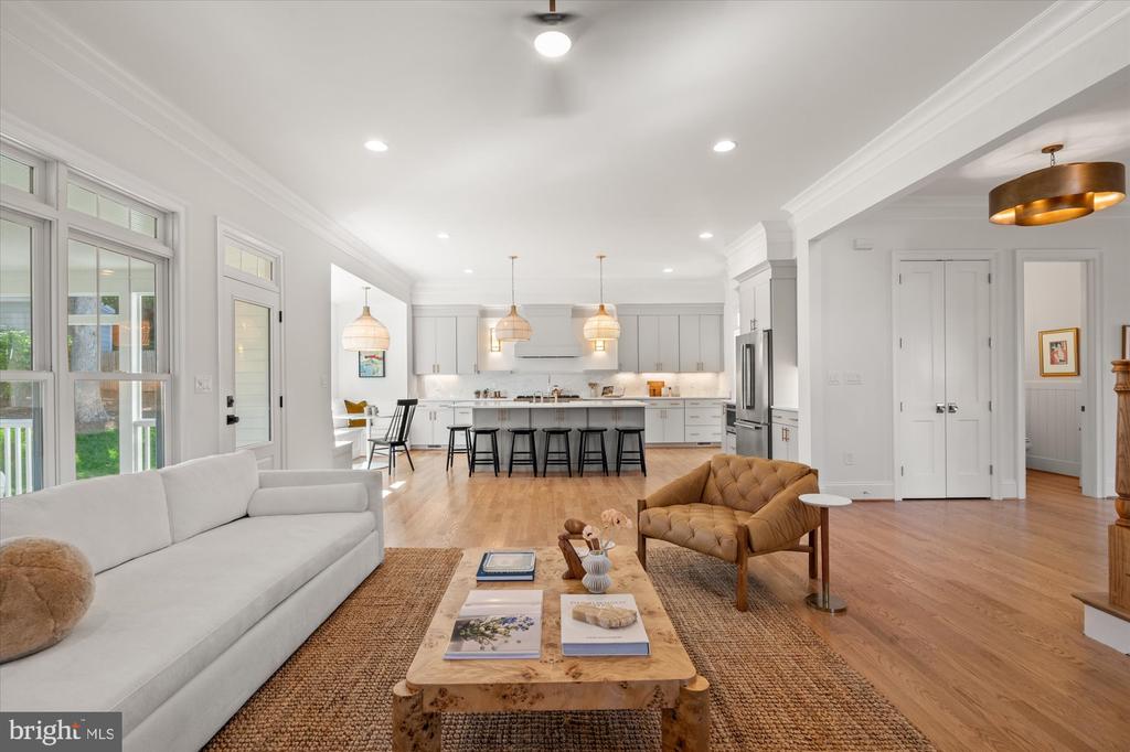 604 CRESTWOOD DRIVE