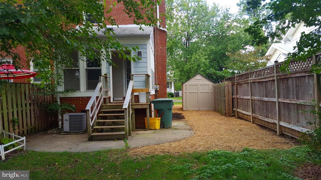 905 LITTLE STREET