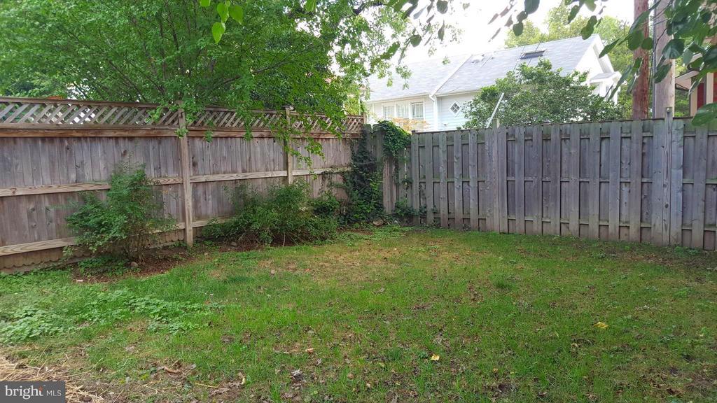 905 LITTLE STREET