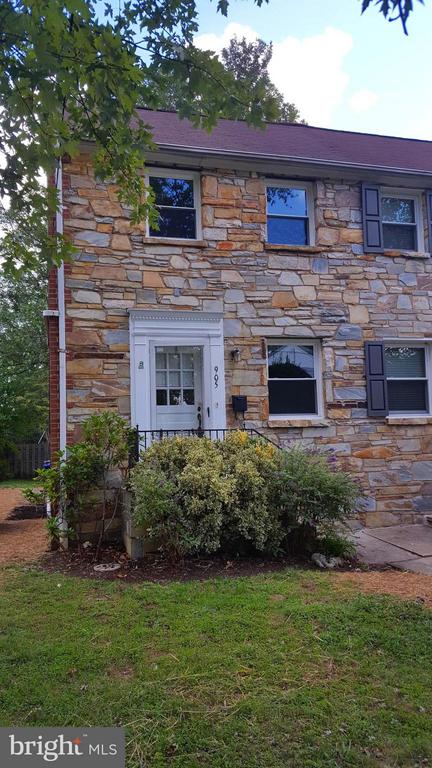 905 LITTLE STREET