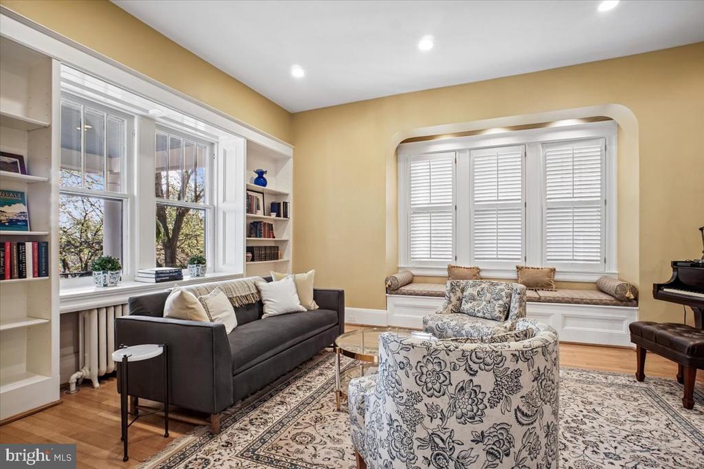 310 N VIEW TERRACE
