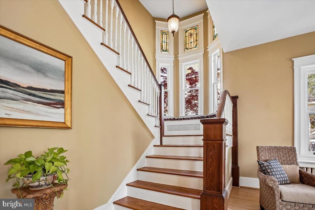 310 N VIEW TERRACE