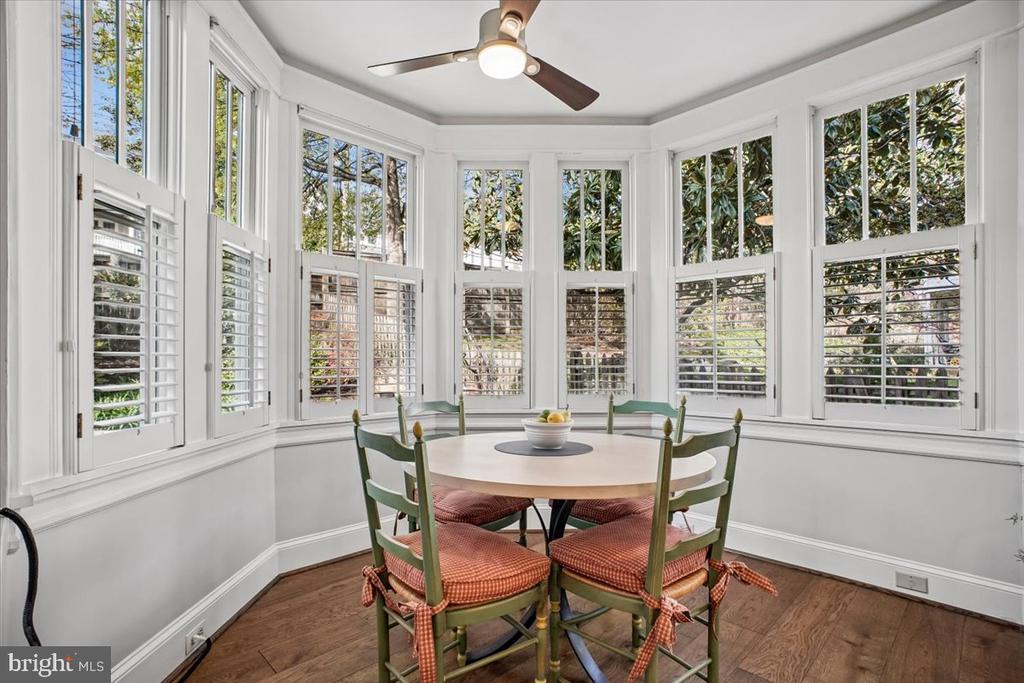 310 N VIEW TERRACE
