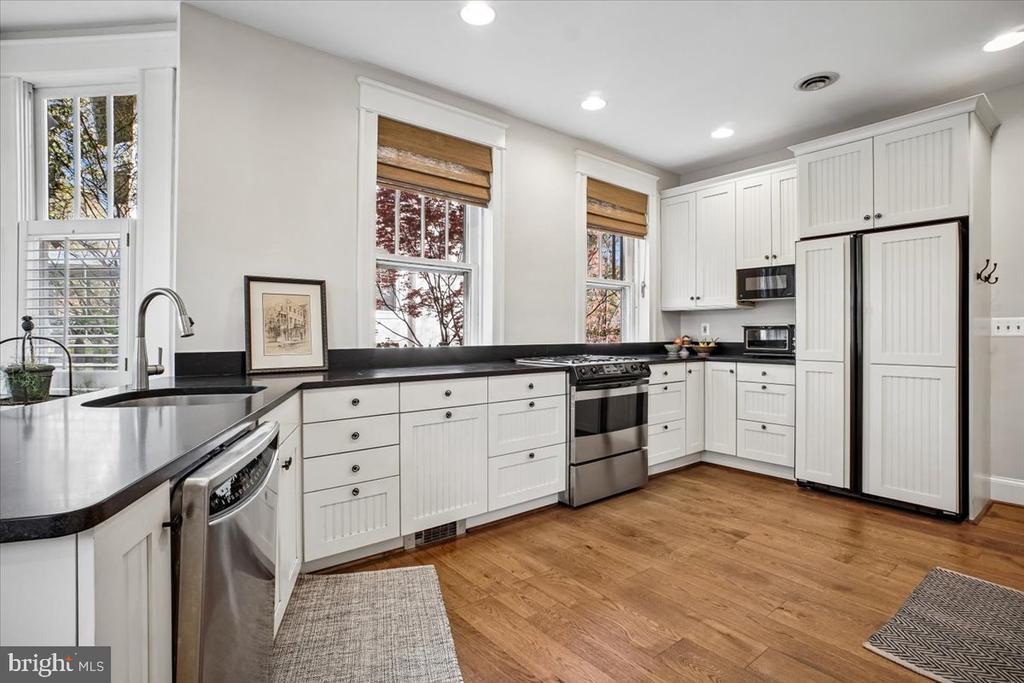 310 N VIEW TERRACE