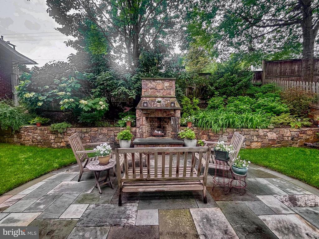 310 N VIEW TERRACE