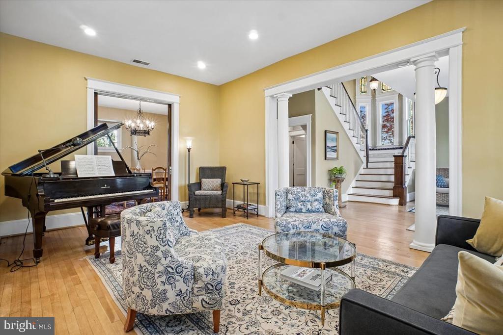 310 N VIEW TERRACE